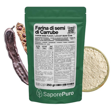 Farina di semi di carrube SaporePuro, origine Italia, in sacchetto con etichetta colorata, vista da vicino.