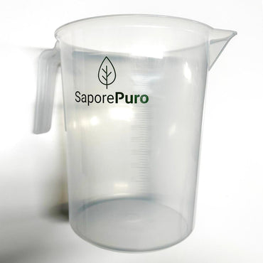 Caraffa graduata da 5 litri SaporePuro, accessorio in vetro con etichette di misurazione, fronte visibile.